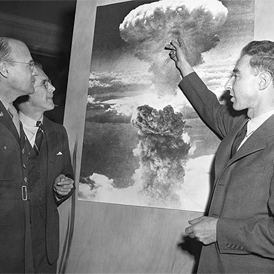 Oppenheimer, el brillante científico protagonista del horror nuclear